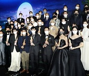 Yoo Jae-suk and Lee Joon-ik take grand prizes at Baeksang Arts Awards