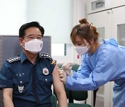 [단독] 아스트라 백신 접종 강제 논란 경찰.."부작용 현황 관리 않는다"