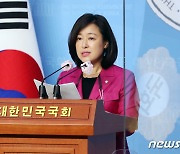 野 "임혜숙 뒤엔 김정숙 여사" 배후설 제기에..靑 "품격 지켜라"