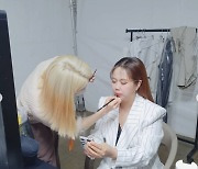 '제이쓴 ♥' 홍현희, 시상식 전 한껏 꽃단장 "립스틱 바르지마" [SNS★컷]