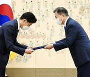 노형욱 국토장관 "뼈 깎는 자세로 혁신".. 국민 불신 해소할까