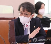 김의겸 "文정부 피맛 보려는 무리들..'도자기 장관' 내줬다"