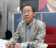 홍준표 "배신자들이 복당 반대" 하태경 "고춧가루"