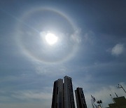 [Photo News] Summer comes early to Seoul