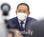 [MD포토] GRS 꿍쇼청 회장 '축구대회 제주 개최 인터뷰'