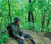 등산 마니아 이시영, 군복에 총까지 들고 산행 "군화에 발 까져"