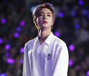 BTS 진 팬클럽, '이 밤' 2주년 축하 랩핑 버스 운행