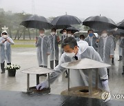 민주당 전남도당, 5·18 41주년 앞두고 합동 참배