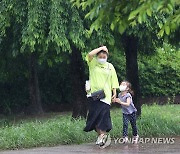 '비가 와도 즐거운 엄마와의 우중 산책'