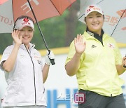 [포토]유해란,조혜림 '최종일 잘하고 올게요'