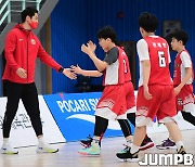 [JB포토] 환호하는 U11 SK 김동욱 코치와 선수단