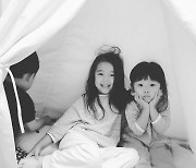 '메이비 ♥' 윤상현 "미소 예쁜 나나 자매, 커서도 이 모습 유지해줘♥" [SNS★컷]