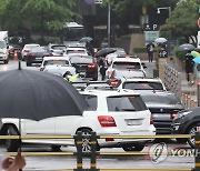 전국 궂은 날씨, 백화점 주차장 '만차'