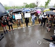 '한강 사망 대학생' 신속한 수사 촉구하는 시민들