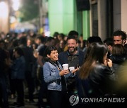 코로나19 국가경계령 해제 첫 주말 즐기는 스페인