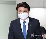 황운하 "김기현, 검찰의 큰 은덕 입어"