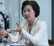 추미애 "檢, 야만적 반헌법적 작태 그대로 반복"