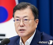 [속보]문대통령 "현장중심 적극행정 당부..산재 해결 현장에 있어"