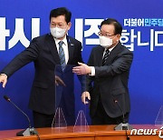 "기대 크다" 김부겸 환대한 여야..국민의힘은 '냉랭'(종합)