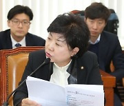 의사 출신 박인숙 전 의원 "아스트라 맞으면 괌 못가..문정부 새삼 화난다"