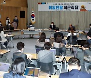 출입기자들과 취임 한달 기자간담회 하는 오세훈 서울시장
