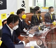 대표단 회의 주재하는 정의당 여영국 대표