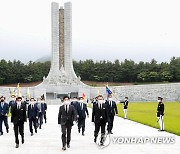 노형욱 국토부 장관, 대전현충원 참배