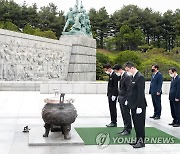 노형욱 국토부 장관, 대전현충원 참배