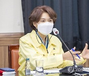 수해피해 구제 논의 위해 합청군청 방문한 한정애 장관