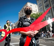 SPAIN CORONAVIRUS PANDEMIC HAIRDRESSERS PROTEST