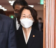 [포토] 국무회의 참석하는 임혜숙 장관