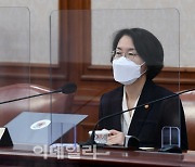 [포토] 임혜숙 장관, 국무회의 참석