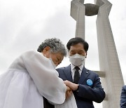 5·18유족 위로하는 김기현 대표 대행