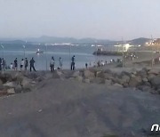 모로코인 5000명, 스페인령 세우타 유입..목숨 걸고 바다수영