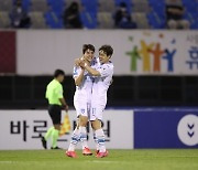 '임상협 3골' 포항, 수원FC와 화끈한 난타전 끝에 4-3 승리