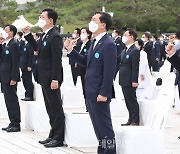 <포토> 임을 위한 행진곡 제창하는 송영길-김기현-안철수