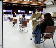 [News Focus] Korea lags behind in employment for people aged 25-54