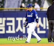 [MD포토] 박석민 '수비중 부상으로 교체'