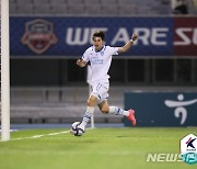 '임상협 해트트릭·송민규 결승골' 포항, 수원FC에 4-3 승리..8경기 무패