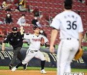 김민성, '병살로 이닝 마무리 하자' [사진]