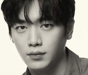 서강준, '코리안 액터스 200' 캠페인 참여..그윽한 눈빛으로 완성한 아우라