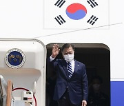 문 대통령, 워싱턴으로 출국..3박5일 방미 일정 시작