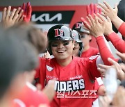 추신수 만루포 '쾅'..강백호는 타격 1위 이어 타점 1위