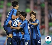 [K리그1 현장리뷰] '8경기 만에 잡았다!' 울산, 전북에 4-2 승..선두 도약!