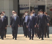 문 대통령 출국..美 바이든과 백신·한반도 공조 모색