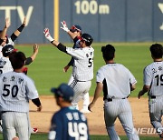 LG트윈스, 연장서 짜릿한 역전승