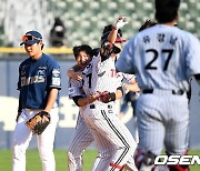 '야수 15명 총 투입' LG의 뒷심, 0-5를 7회부터 6-5로 뒤집었다..1위 복귀 [오!쎈 잠실]