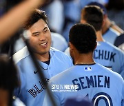 [조미예의 MLB현장] '자원봉사'구리엘, '류~ 넌 공만 던져' 7이닝 무실점 류현진