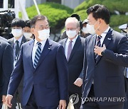 출국하는 문재인 대통령