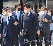 출국하는 문재인 대통령